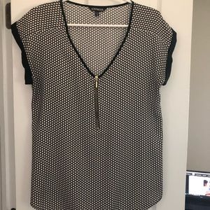 Women’s Medium Express T-Shirt blouse half zip